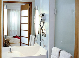 Novotel London West
