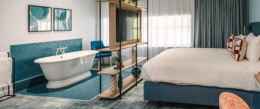 voco Winchester - Roll Top Bath Suite voco Winchester - Roll Top Bath Suite
