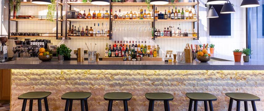 11 Cadogan Gardens - Bar Seating