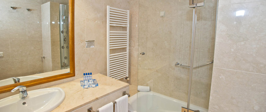 Ada Palace - Bathroom