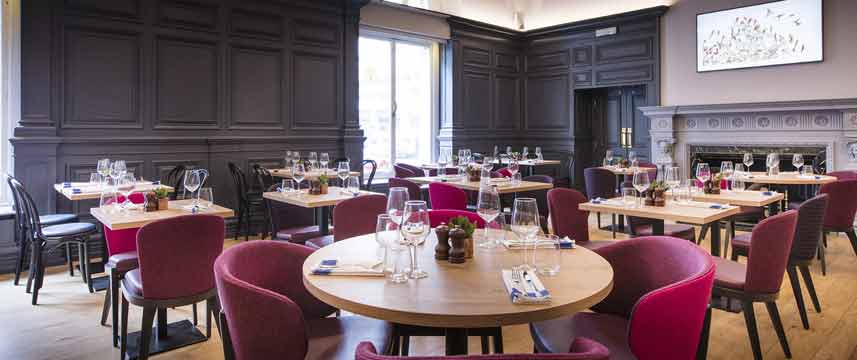 Amba Hotel Grosvenor - The Grosvenor Arms Tables