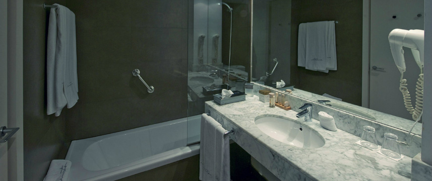 Amister Art Hotel - Bathroom