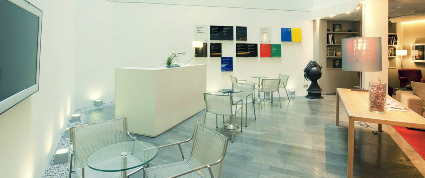 Amister Art Hotel - Seating Area