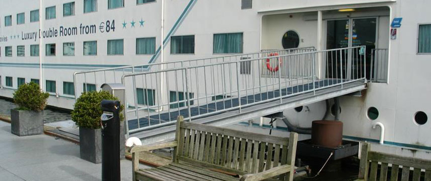 Amstel Botel - Entrance