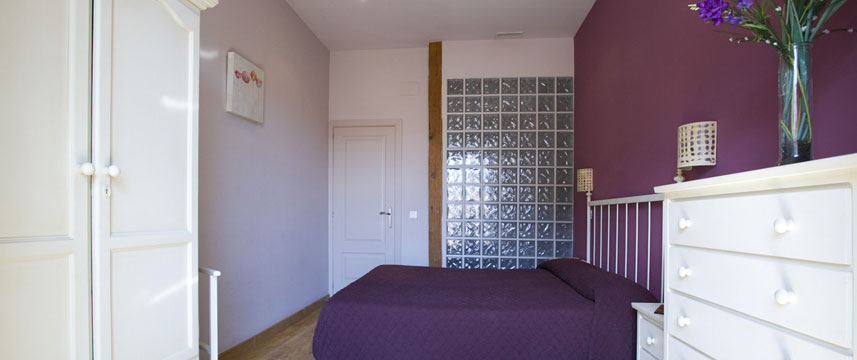 Apartamentos Palacio Real - Bedroom