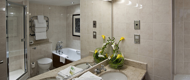 Apollo Hotel Basingstoke - Deluxe Bathroom