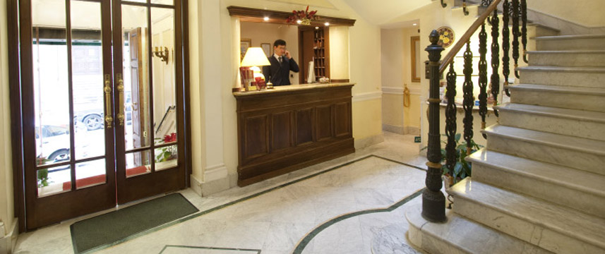 Astoria Garden Hotel - Entrance