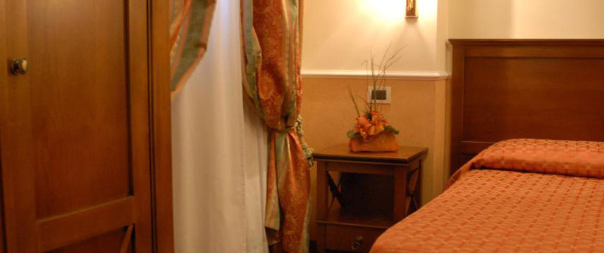 Aurora Garden Hotel - Bedroom Double