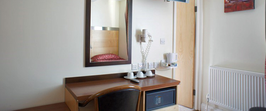 Belgrave Hotel Oval - Bedroom Desk
