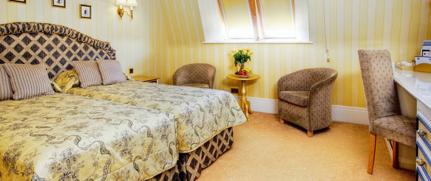 Best Western Abbots Barton Hotel - Triple Bedroom