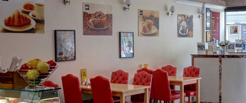 Best Western Greater London - Cafe Tables
