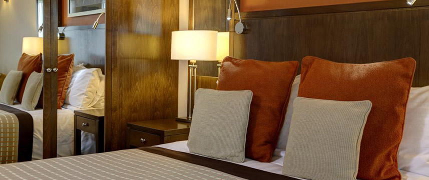 Best Western Plus Milford Hotel - Executive Room Bed