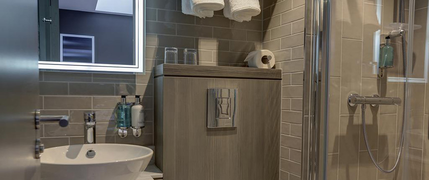 Best Western Plus Vauxhall Hotel - Bathroom