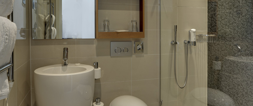 Best Western The Cromwell - Bathroom