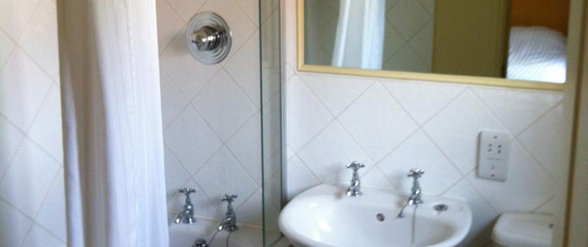 Best Western York Pavilion Hotel Bathroom
