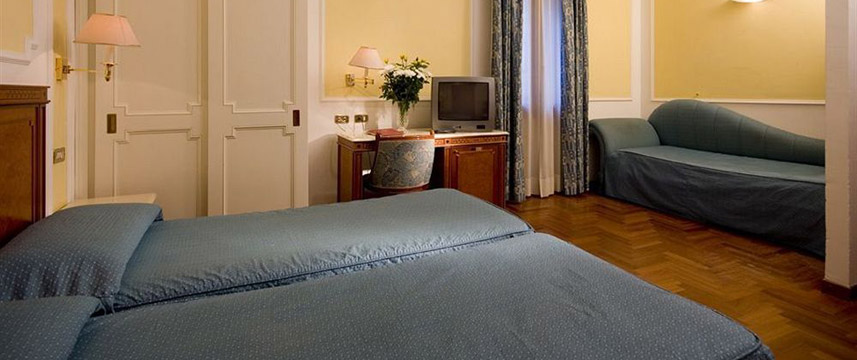 Borromeo Hotel - Twin Bedroom