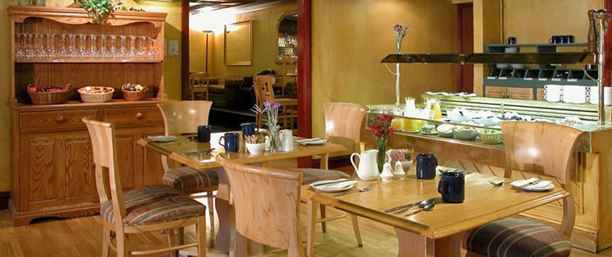 Britannia Hotel Aberdeen - Breakfast Tables