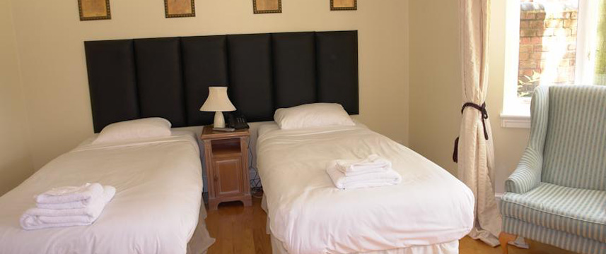 Cavalier House Hotel - Bedroom Twin