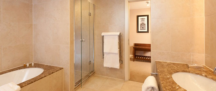 Cedar Court Grand Hotel Executive Bathroom