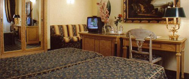Champagne Palace Hotel - Twin Room