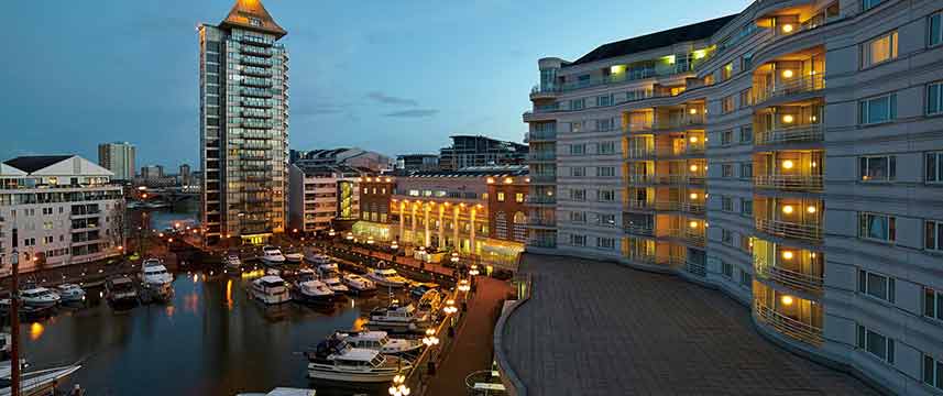 Chelsea Harbour Hotel Exterior Nigh