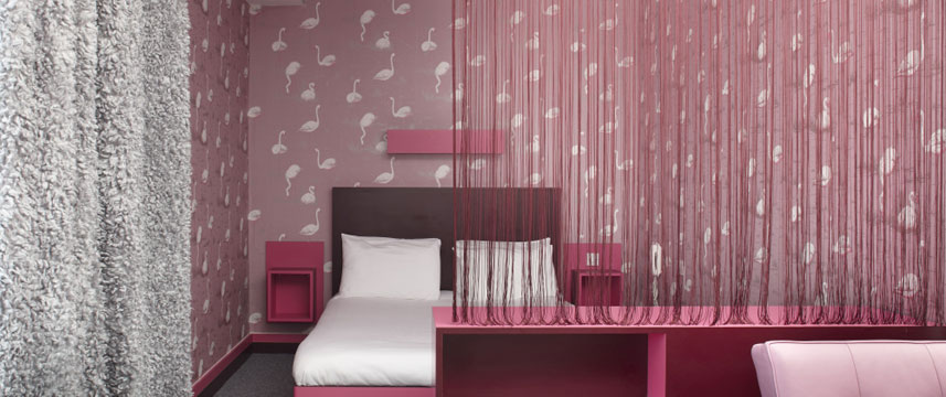 Citrus Hotel Cheltenham - Executive Suite Bed