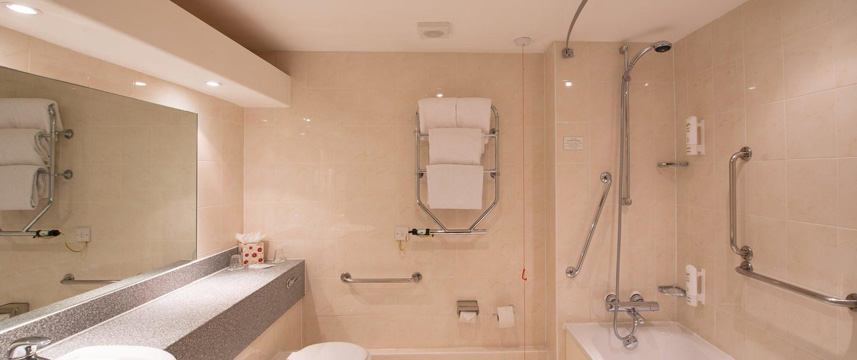 Citrus Hotel Coventry - Acccessible Bathroom