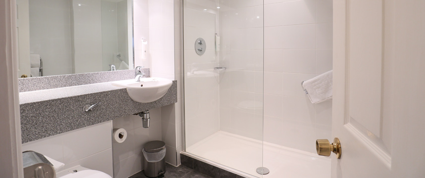 Citrus Hotel Coventry - Family Bathroom