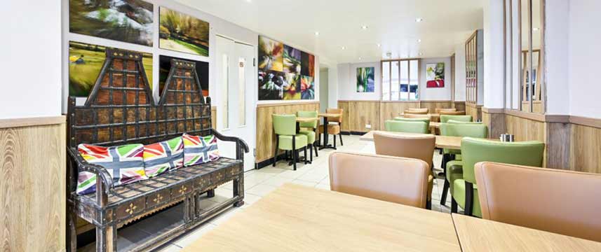 City London Hotel - Breakfast Tables