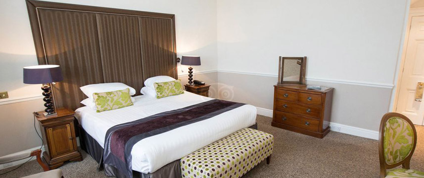 Combe Grove Manor Hotel - Guestroom