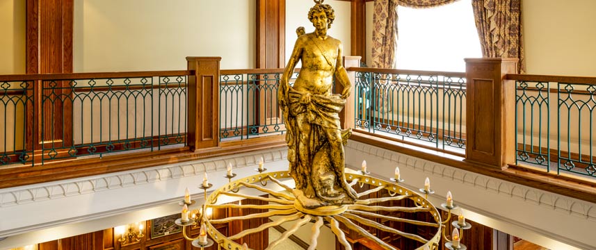Copthorne Hotel Cardiff Caerdydd Lobby Chandelier