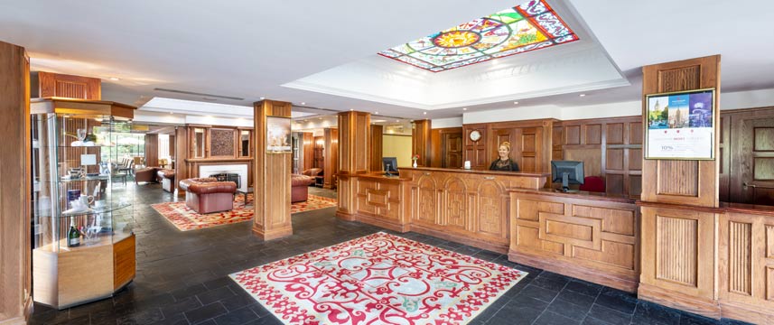 Copthorne Hotel Cardiff Caerdydd Reception Desk
