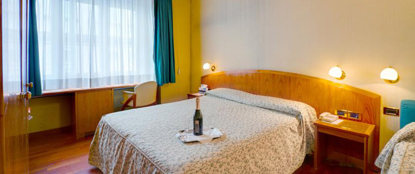 Corot Hotel - Triple Bedroom