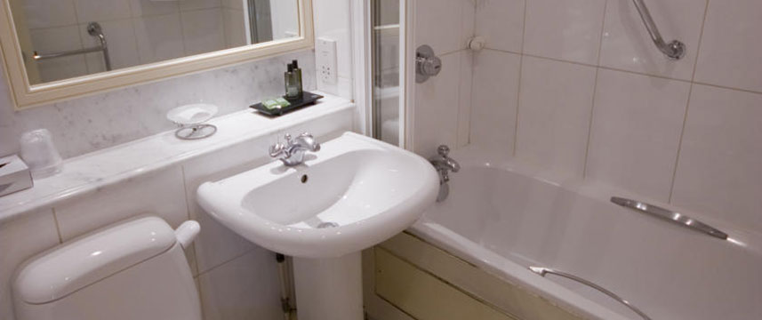 Cotswold Lodge Classic Hotel - Bathroom