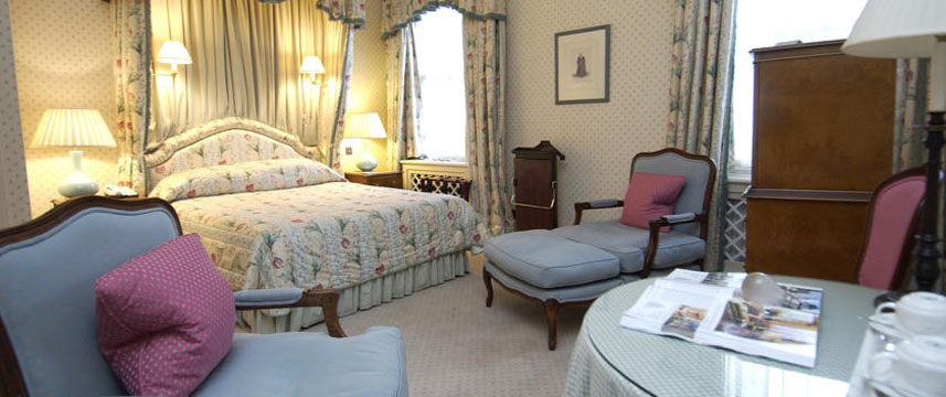 Cotswold Lodge Classic Hotel - Bedroom Feature