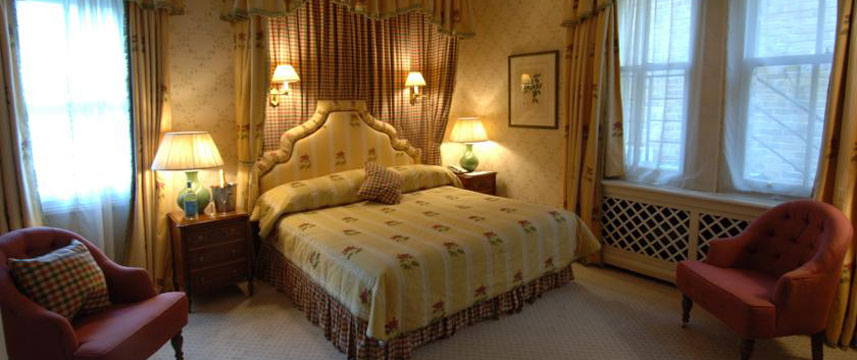 Cotswold Lodge Classic Hotel - Feature Bedroom