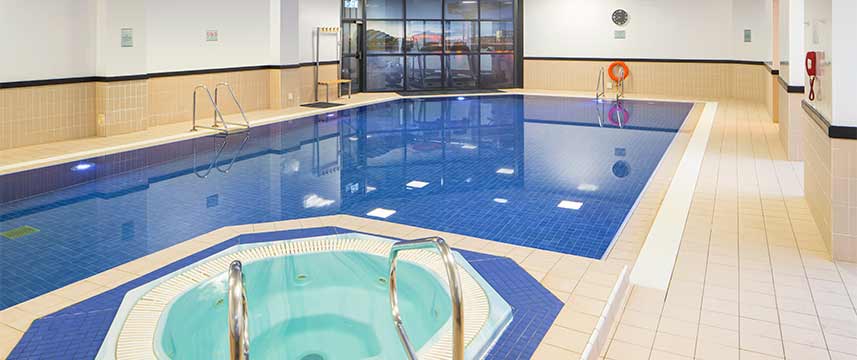 Crowne Plaza Glasgow - Pool Area