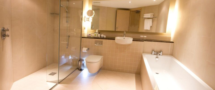 Crowne Plaza Heythrop Park Oxford - Junior Suite Bathroom