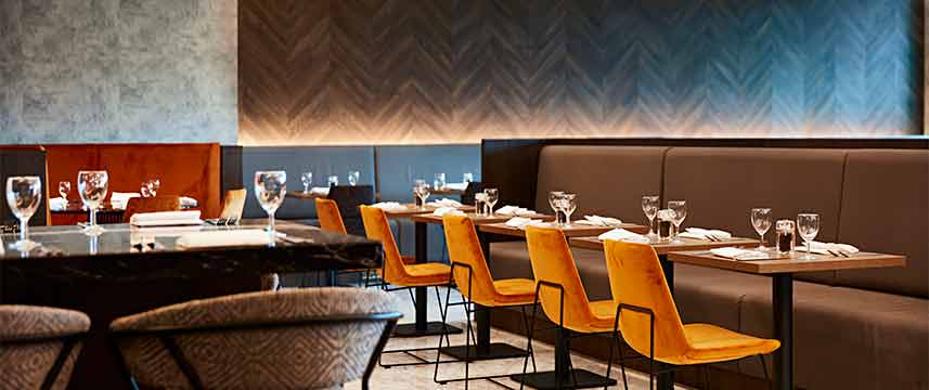Crowne Plaza London Kingston - Restaurant 360 Tables