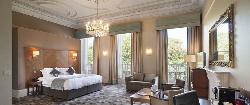 Crowne Plaza Royal Terrace - Suite Room
