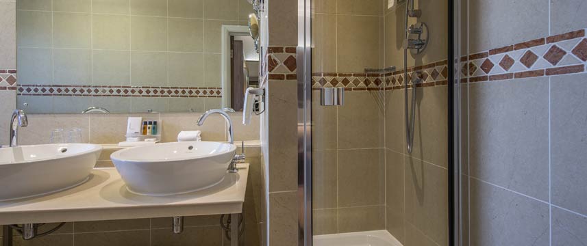 Crowne Plaza Sheffield Bathroom Shower