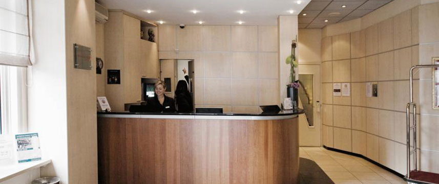 De Roode Leeuw Reception