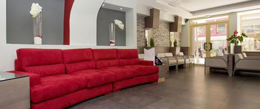 De Suede Hotel - Lobby Seating Area
