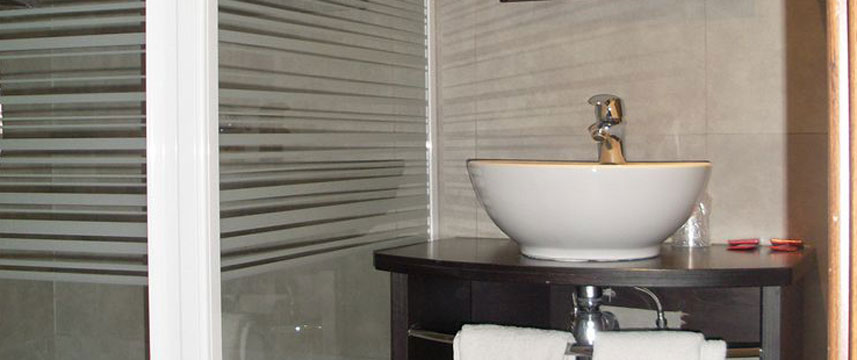 De Suede Hotel - Shower Room