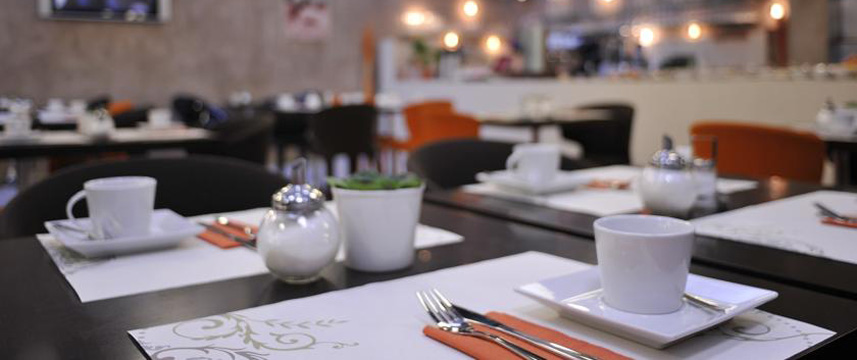 Design Metropol Hotel Prague - Breakfast Tables