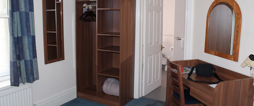 Discovery Inn - Bedroom