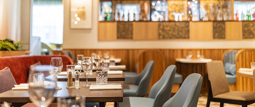 DoubleTree By Hilton London Victoria - Terminus Kitchen Tables