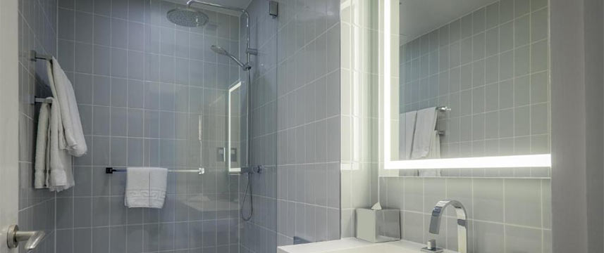 DoubleTree by Hilton Brighton Metropole - Bathroom