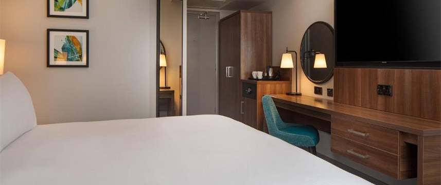 DoubleTree by Hilton London Chelsea - King Bedded Room