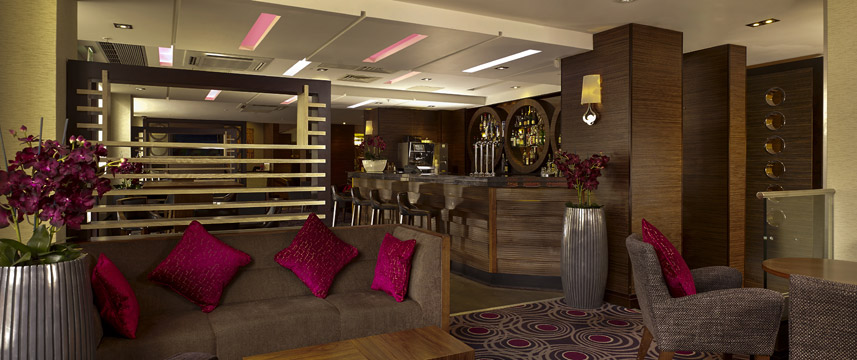 DoubleTree by Hilton London Victoria Bar